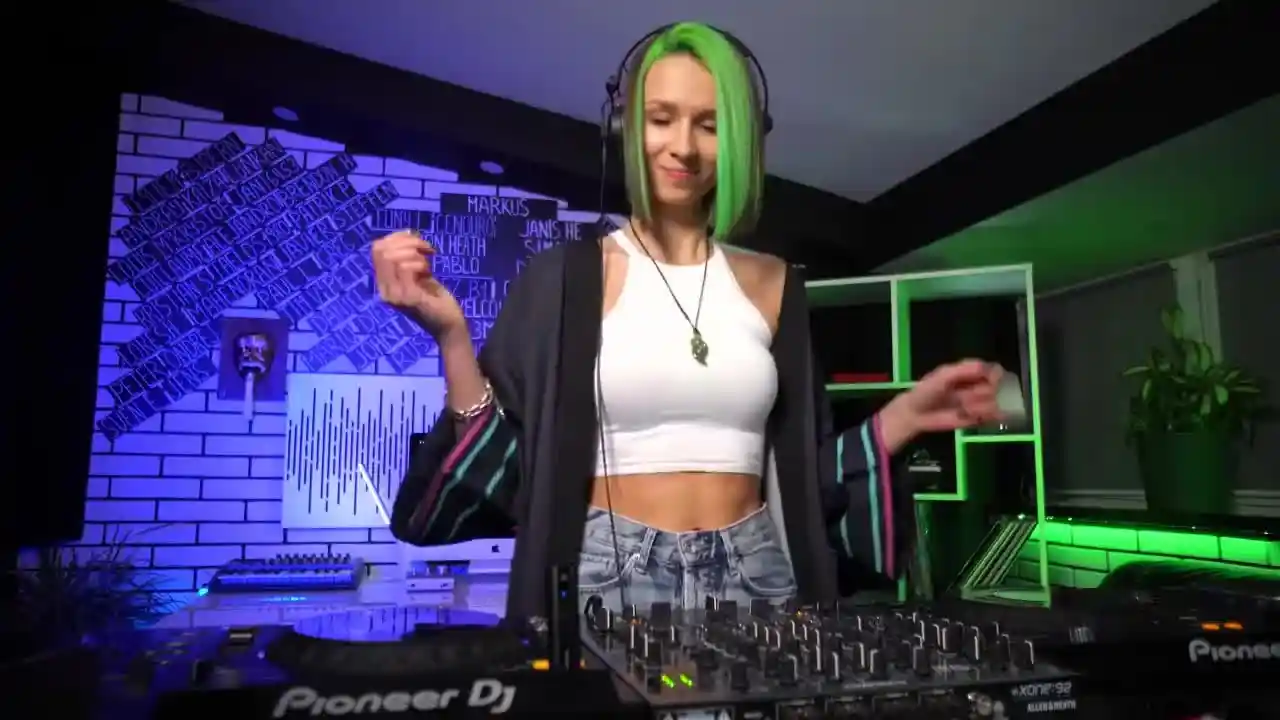 Miss Monique MiMo Weekly Podcast 027 Progressive House Melodic Techno DJ Mix 4K(repost).